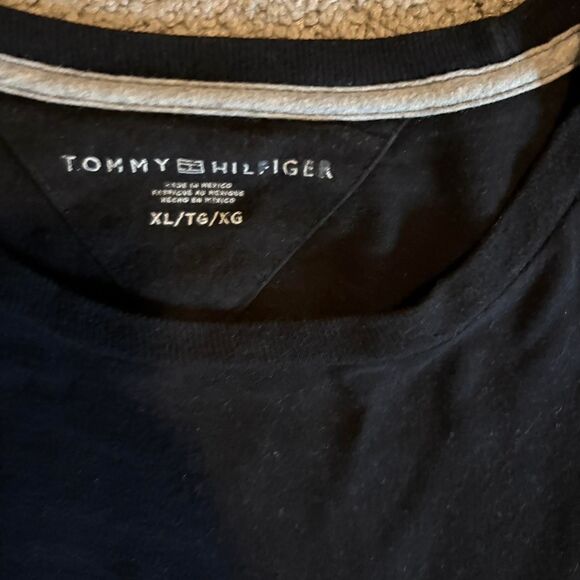 Tommy-hilfiger Men's Black T-shirt - Picture 2 of 3